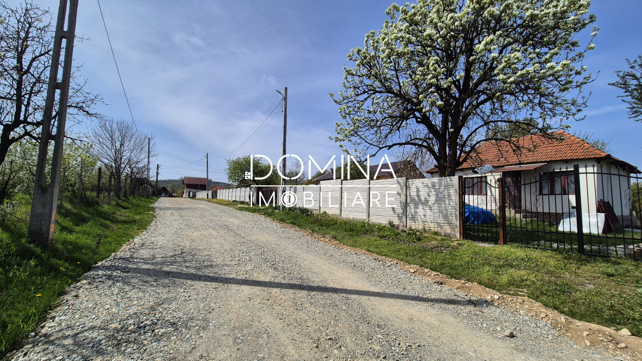 Vânzare casă 2 camere, cu teren 969 mp, situată în Telești